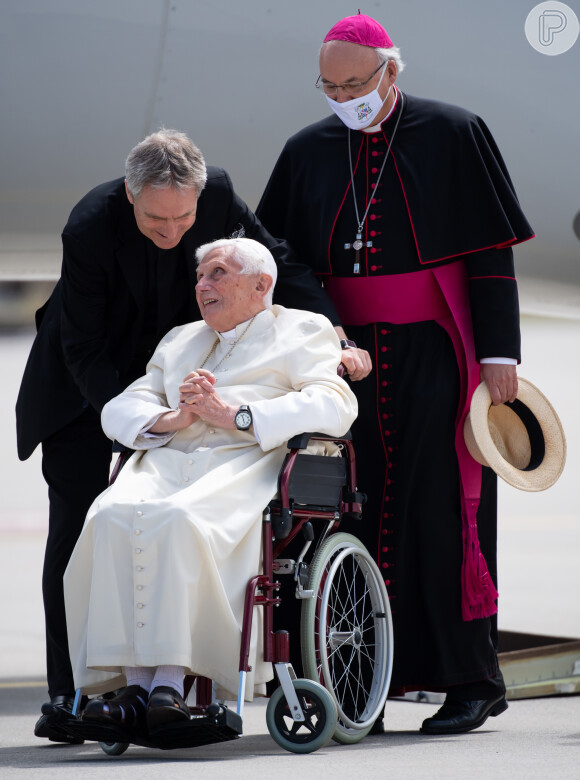 Saúde do Papa Emérito Bento XVI estava debilitada aos 95 anos. 'A saúde dele piorou há três dias. As funções vitais falham, inclusive o coração', disse fonte