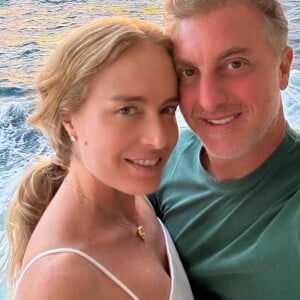 Angélica postou uma retrospectiva de 2022 com fotos ao lado do marido, Luciano Huck, e dos filhos