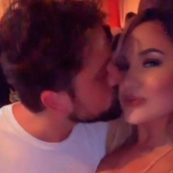 Rafael Cardoso foi visto aos beijos com modelo Emmilly Ruthe