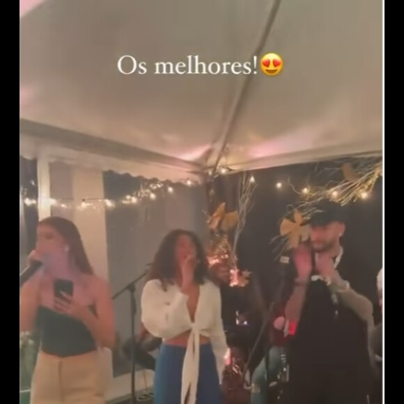 Neymar foi visto em uma festa ao lado de amigos em Paris