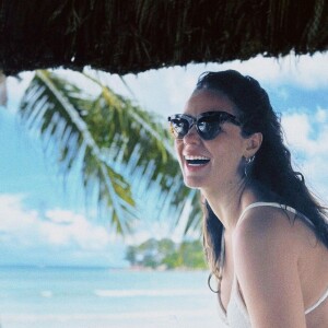 De biquíni, Paolla Oliveira foi elogiada por famosas como Sabrina Sato e Giovanna Lancellotti