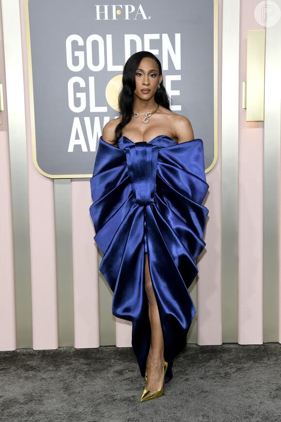 O vestido Balmain azul escuro usado por MJ Rodriguez foi um dos mais bonitos do red carpet do Globo de Ouro