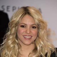 Shakira escolhe look todo preto para lançar seu perfume na França