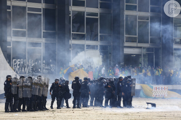 Militantes bolsonaristas cometeram atos terroristas nos prédios públicos de Brasília