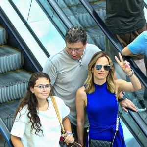 Simpáticas, Ana Furtado e a filha, Isabella, posaram para o paparazzo