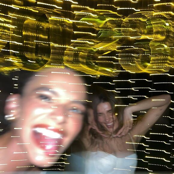 Bruna Marquezine e Sasha Meneghel passaram a virada de ano juntas mais uma vez