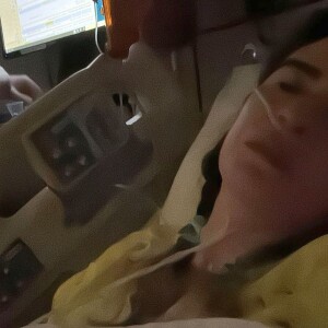 A primeira foto de Luciana Gimenez no hospital após o acidente chocou a web