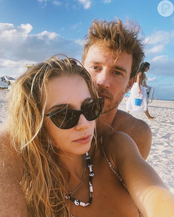Isabella Scherer namora o modelo Rodrigo Calazans