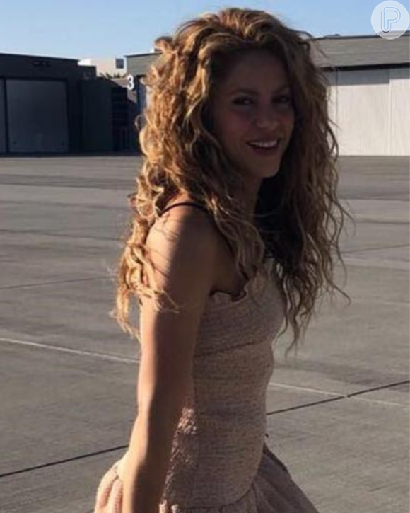 Shakira reclamou de ter a sogra como vizinha na música nova