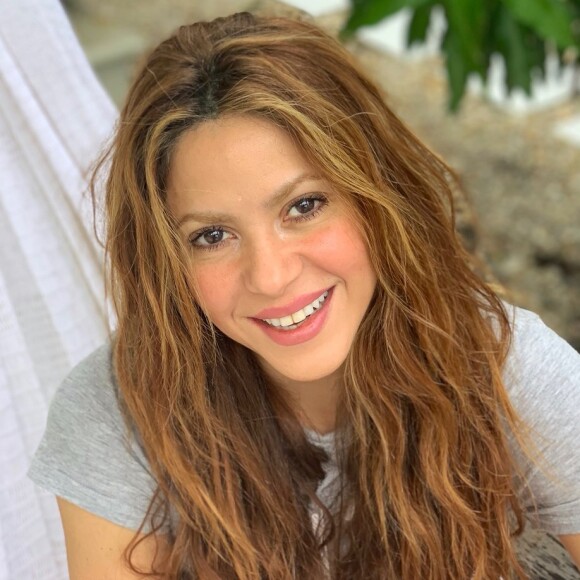 Shakira também estava ouvindo sua nova música no último volume, provavelmente, para que os ex-sogros escutassem muito bem