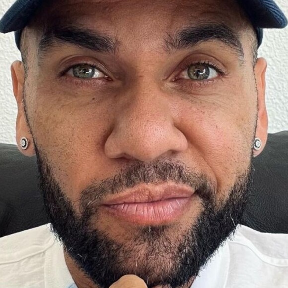 Daniel Alves mentiu identidade para enganar jovem em boate