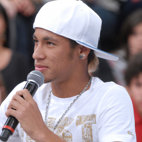 Neymar foi alvo de críticas por não comparecer ao velório de Pelé em janeiro de 2023
