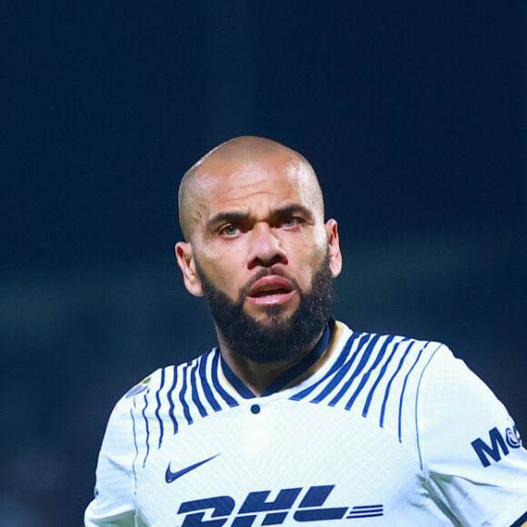 Caso Daniel Alves: jogador foi preso após esquema da polícia da Espanha, que encontrou ainda provas em banheiro da boate que apontam ter havido sexo no local