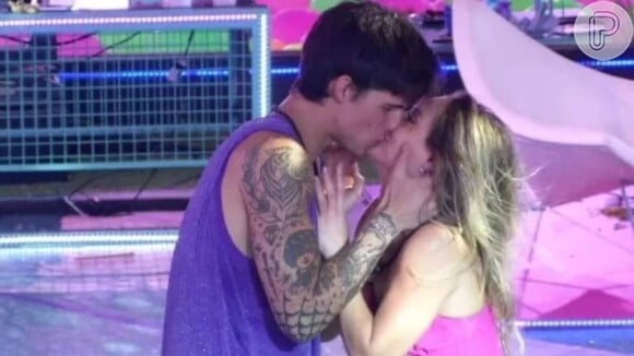 BBB 23: Gabriel e Bruna Griphao engataram um romance ainda na primeira festa da edição