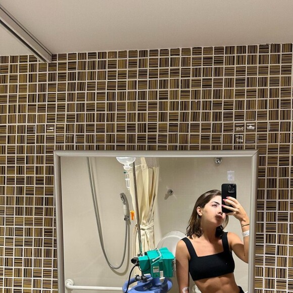 Jade Picon mostrou detalhes de seu dia no hospital nas redes sociais