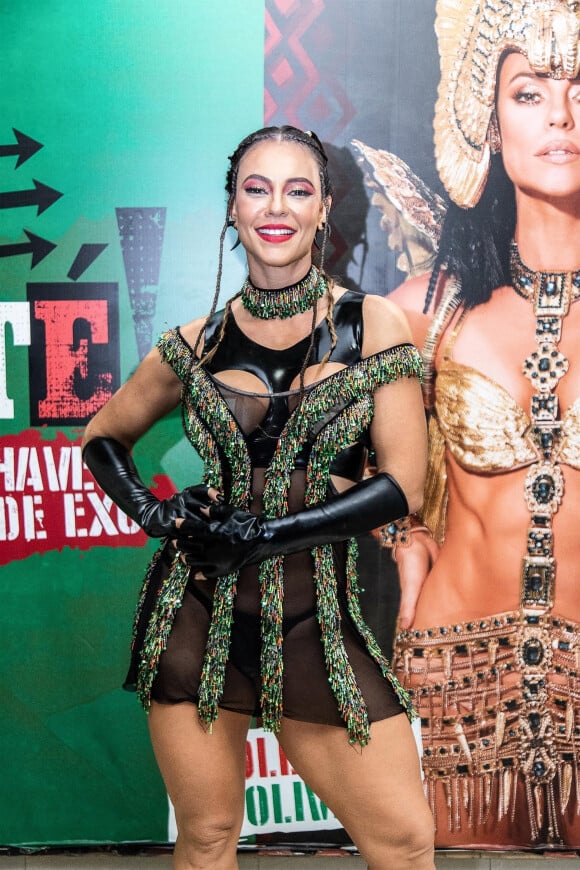 Paolla Oliveira já deu o pontapé para o Carnaval