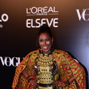 Gloria Maria surgiu exuberante em participação no Baile da Vogue