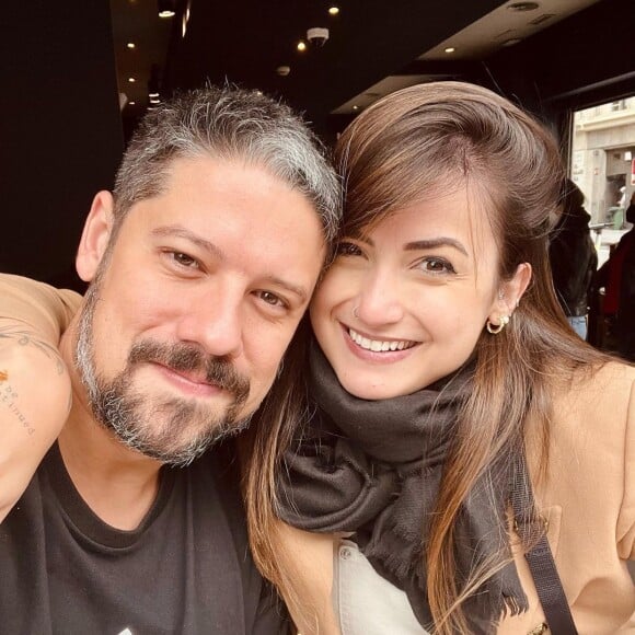 Mari Palma e Phelipe Siani estavam sofrendo ataques nas redes sociais depois que informação sobre término vazou