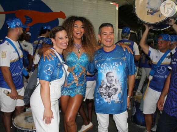 Sheron Menezzes interagiu com integrantes da Portela no ensaio técnico da escola para o carnaval 2023