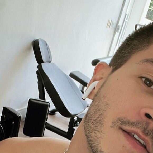 Arthur Aguiar: 'Que milagre ter vindo, hein? Tá saindo mais, né? Tô gostando de ver isso. Tem que viver', celebrou Carlinhos Maia