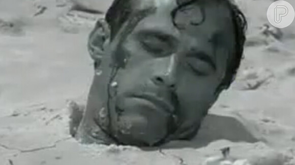 Fim da novela 'O Rei do Gado': Ralf (Oscar Magrini) foi enterrado na areia após levar uma surra de capangas