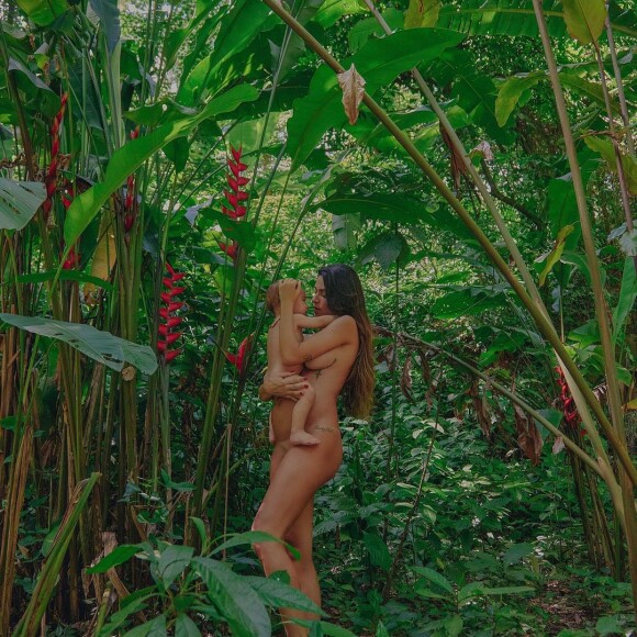 Thaila Ayala posou nua em seu ensaio de gestante