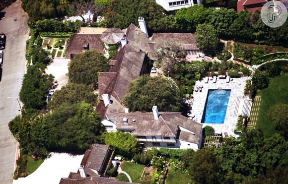 Esta era a mansão onde Brad Pitt e Jennifer Aniston moravam em Beverly Hills, em Los Angeles