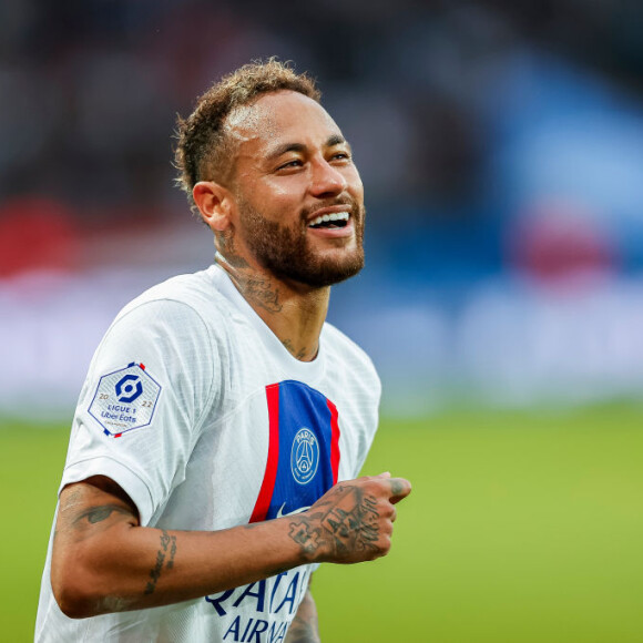 Neymar tem irritado seus vizinhos com festas