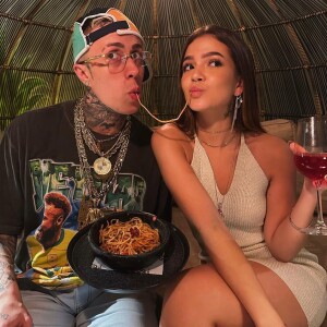 Mel Maia e MC Daniel postam fotos apaixonadas na web