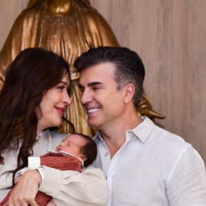 Claudia Raia deu à luz Luca em uma cesariana