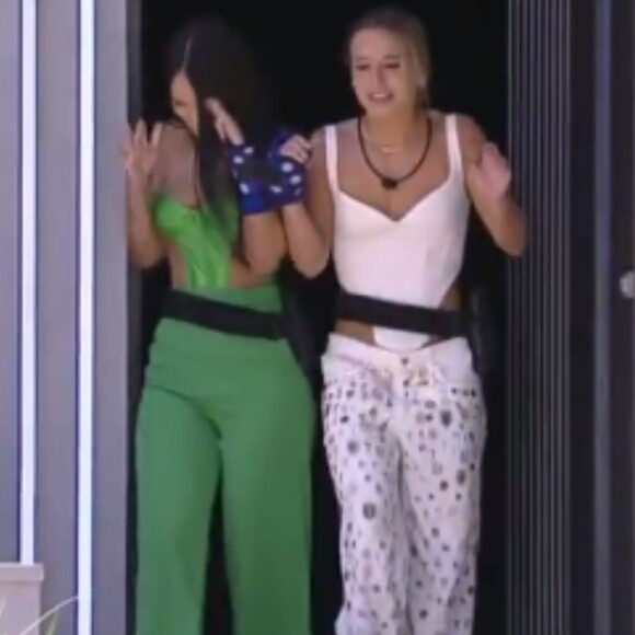 BBB 23: Bruna Griphao e Larissa entraram algemadas no programa da TV Globo e jogaram em dupla durante a primeira semana