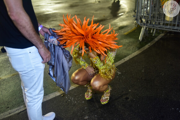 Ana Paula Minerato chorou com imprevisto íntimo na concentração do carnaval 2023 da Gaviões da Fiel