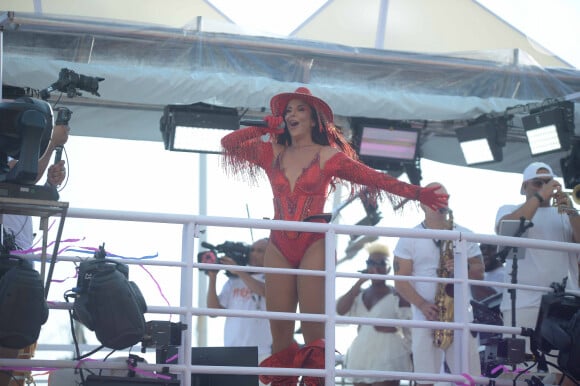 Ivete Sangalo abriu os trabalhos no Carnaval de Salvador