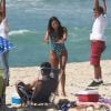 Elenco grava 'Malhação' em praia do Rio