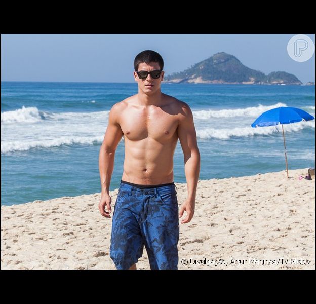Arthur Aguiar E Emanuelle Araujo Exibem Boa Forma Ao Gravar Malhacao Em Praia Purepeople