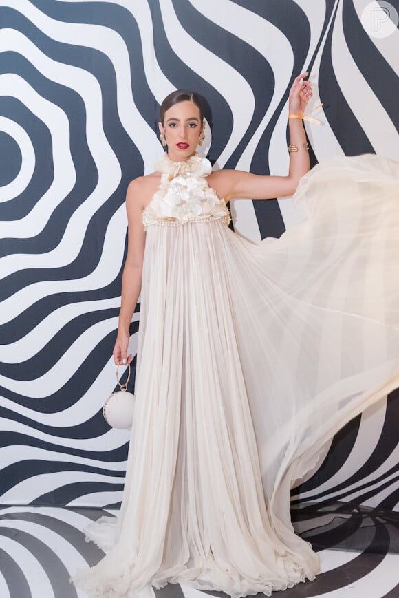 Julia Nolasco esbanjou elegância em vestido longo no Baile do Copa 2023