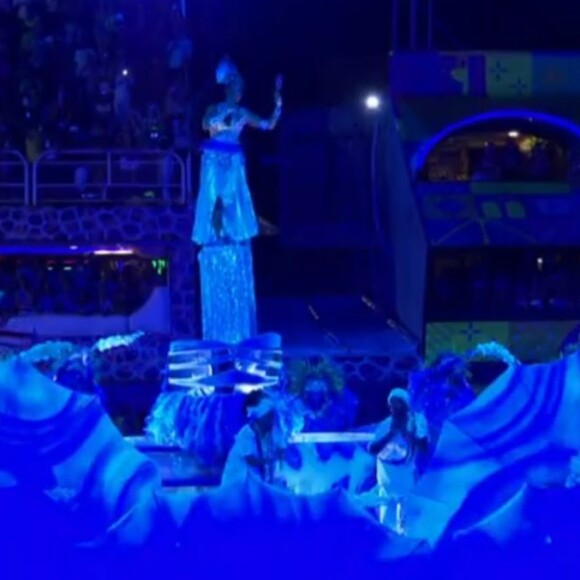 Juliana Alves 'flutuou' na Sapucaí com ajuda da pouca iluminação no Sambódromo, na comissão de frente do desfile do carnaval 2023 da Unidos da Tijuca
