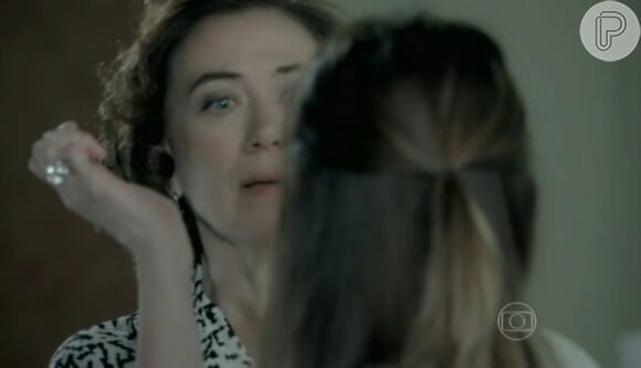 Close mostra cabelo de Danielle (Maria Ribeiro) no lugar, mesmo após discussão com Maria Marta (Lilia Cabral)
