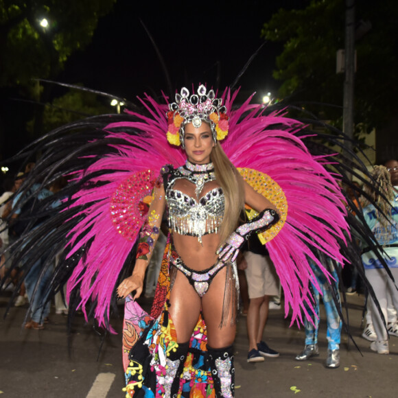 Carnaval 2023: Gabi Martins desfila como Musa da Vila Isabel pelo segundo ano consecutivo 