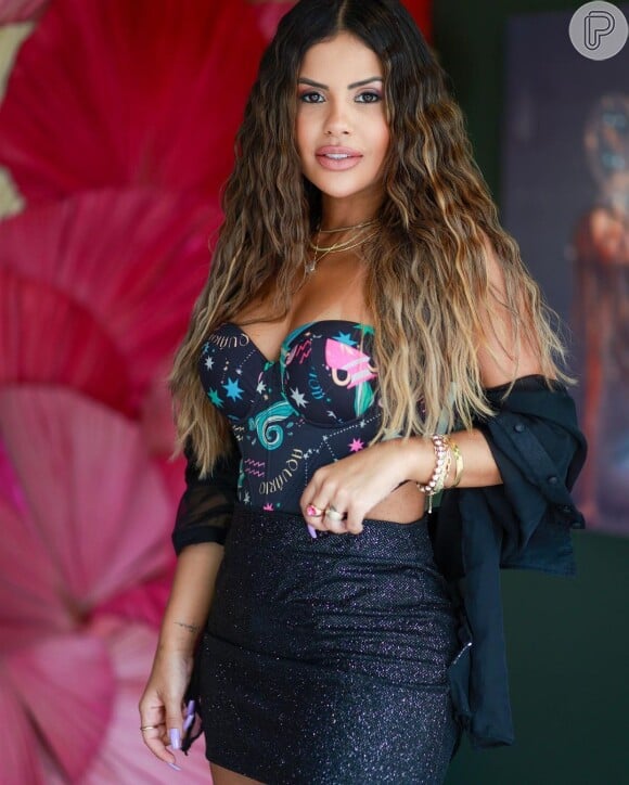 Influenciadora Rúbia Ramalho opinou sobre look usado por Adriane Galisteu no Baile do Copa