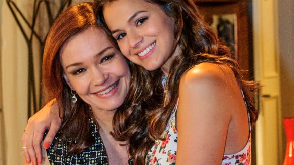 Bruna Marquezine vira 'sombra' da mãe na novela 'Em Família' no exterior