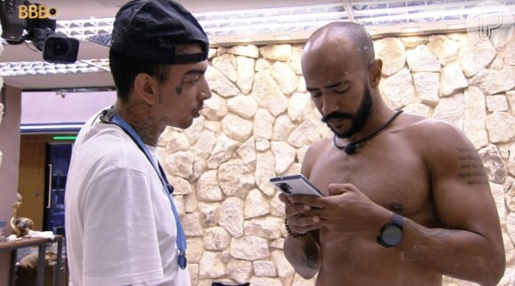 BBB 23: Ricardo discutiu com Bruna Griphao a respeito do uso do celular durante uma ação patrocinada