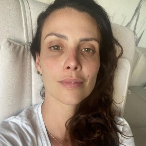 Camila Rodrigues postou foto sem maquiagem e fez desabafo comovente sobre maternidade