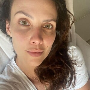 Camila Rodrigues compartilhou algumas fotos em que aparece visivelmente cansada