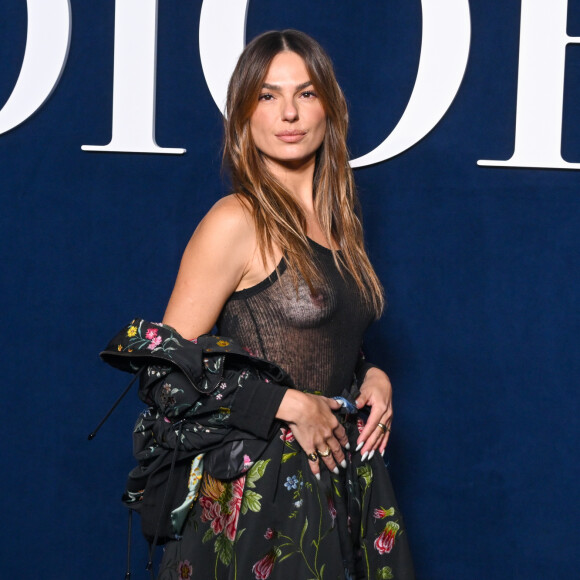 Isis Valverde: blusa transparente é da própria Dior