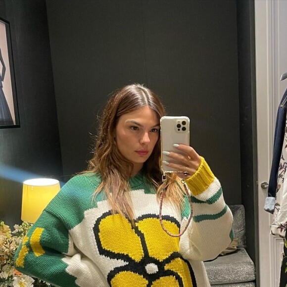 Isis Valverde fez uma visita à sede da Dior em Paris