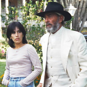 Rafaela (Gloria Pires) chega a ser presa após atentado a Geremias (Raul Cortez) na novela 'O Rei do Gado'
