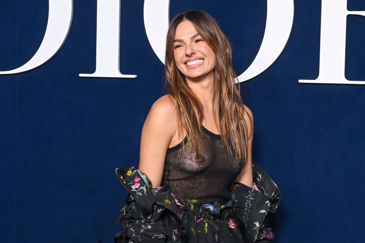 Foto Isis Valverde Foi A Paris Acompanhar A Semana De Moda Purepeople 7442