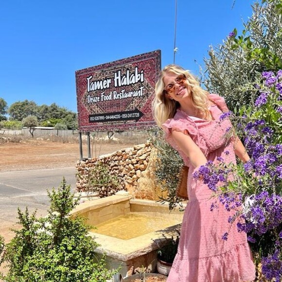 Karina Bacchi afirmou que a falta de identificação com práticas de algumas pessoas do meio artístico a fez perder a vontade de estar neste tipo de produção