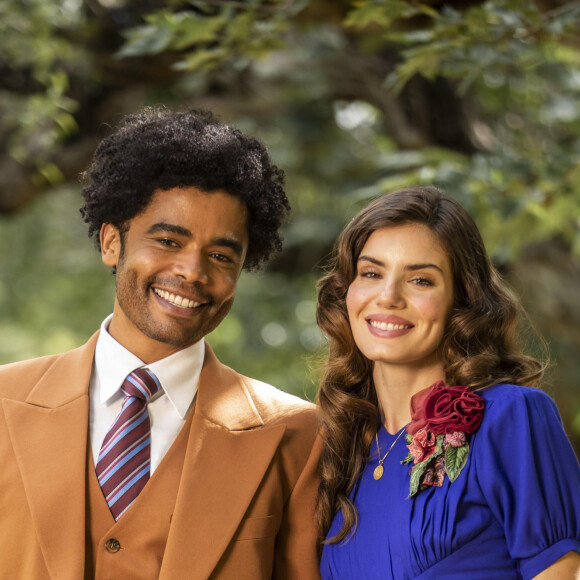 Marê (Camila Queiroz) e Orlando (Diogo Almeida) são pais de Marcelino (Levi Asaf) na novela 'Amor Perfeito'